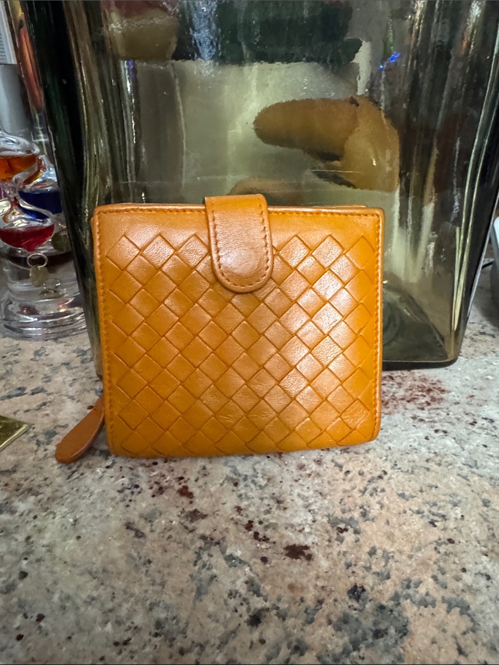 Bottega Veneta Woven Compact Wallet in Tan Leather. Leather lining.